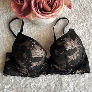 Black Lace Push-Up Bra 🖤
